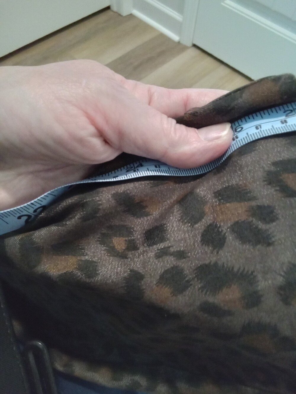 ND New Directions Plus Sz 14 Leopard Print Tapered Ankle Cropped Flat Front Pant - Picture 13 of 13